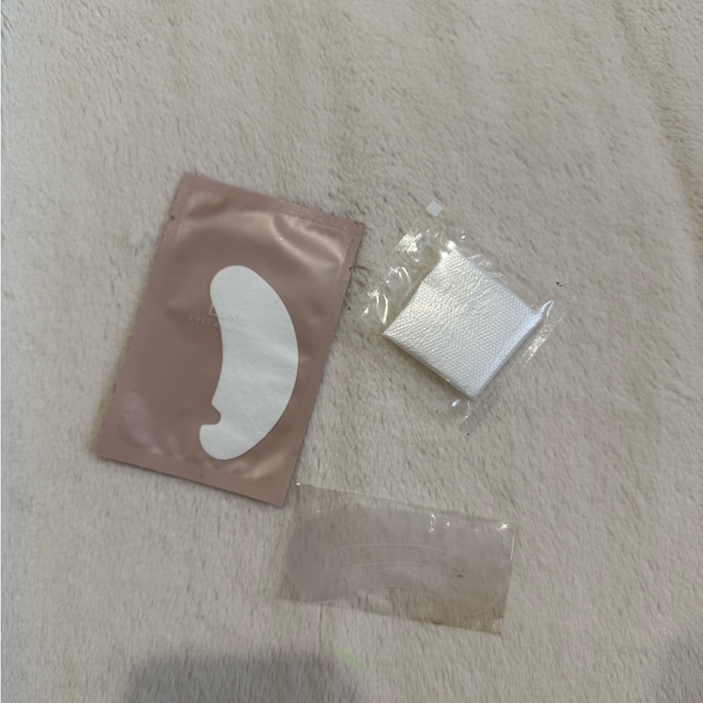 Accessories from Eyelash Tint Set